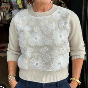 NEW Current Air 3D Floral Applique Sweater Sz Small Beige and White NWT